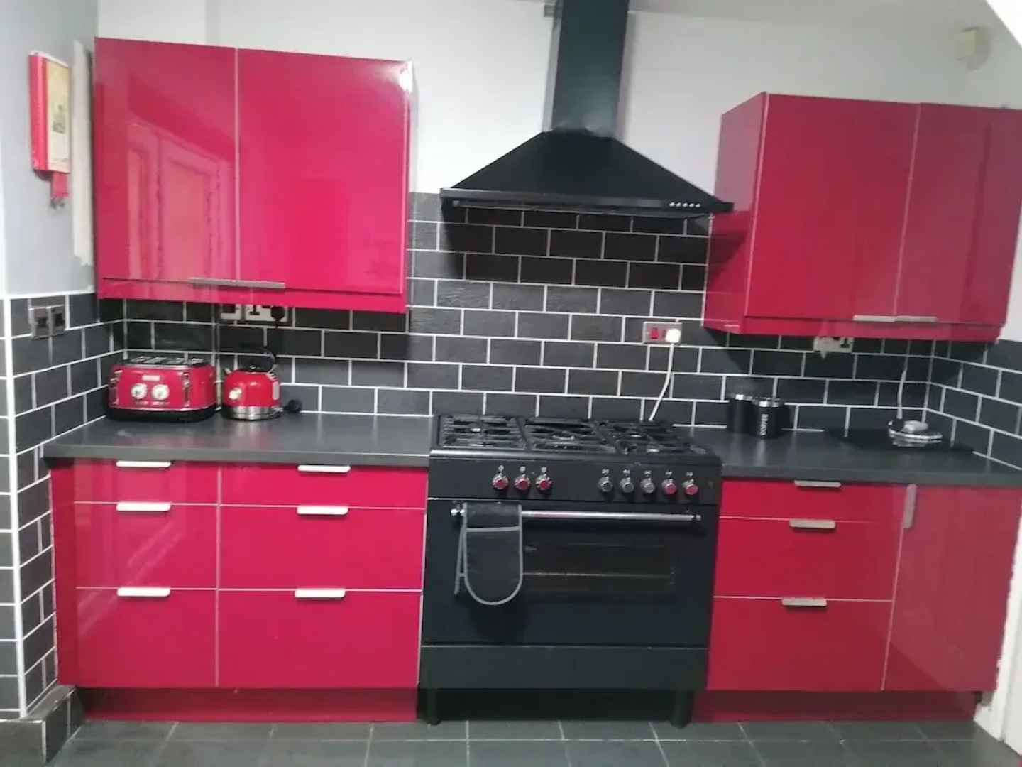 Charming 3BR House - Wifi, Parking, Pet Friendly