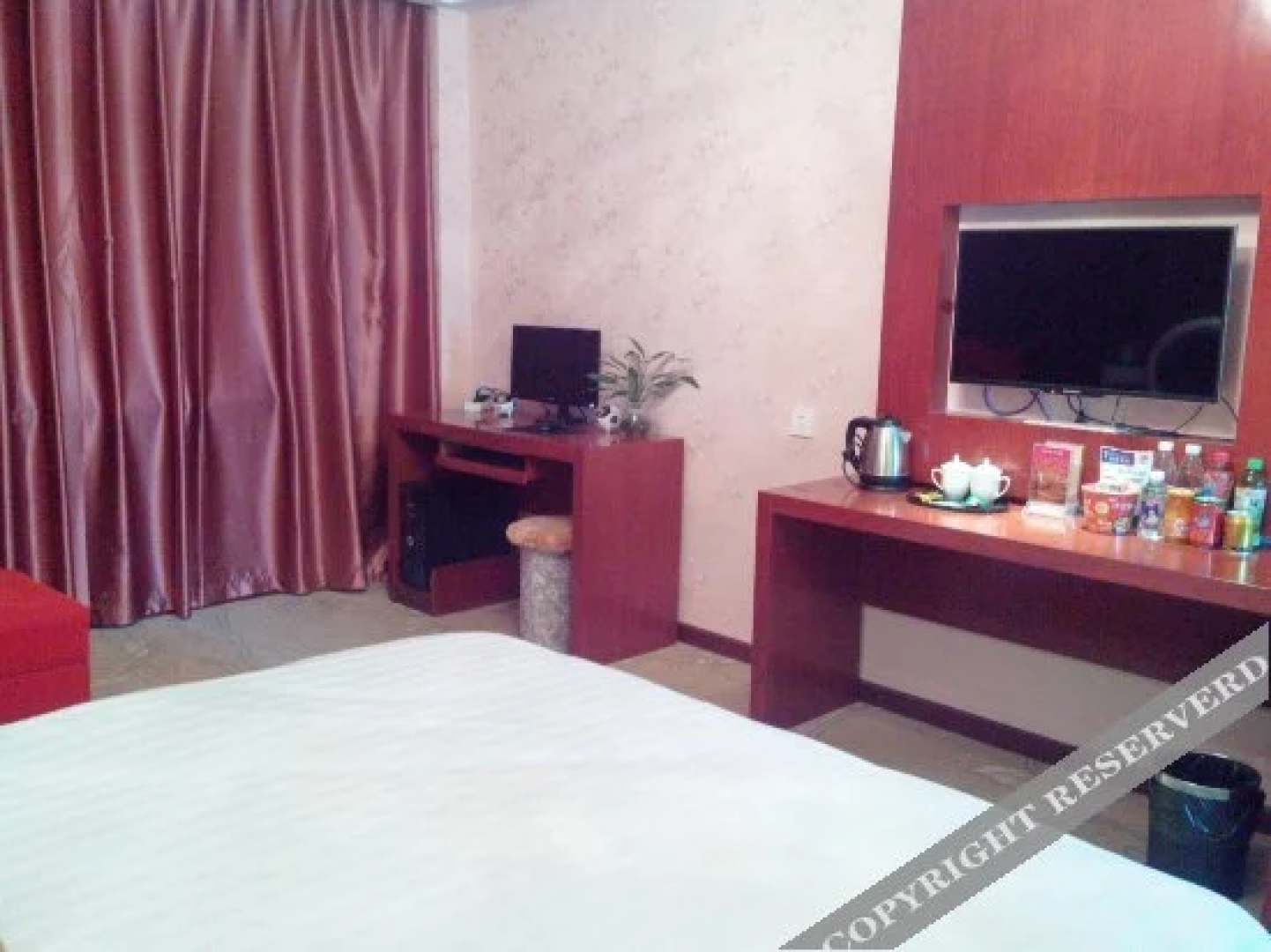 Yuehua Hotel (Jingmen Shenzhen Avenue)