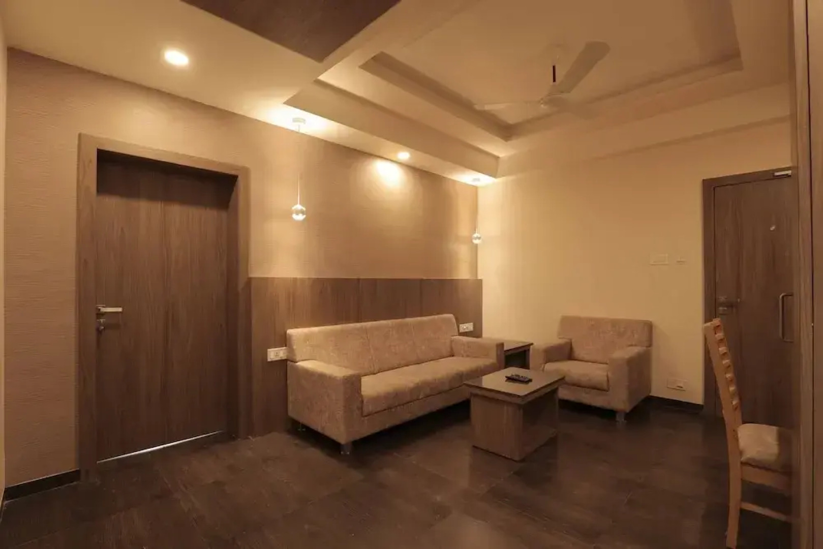 Pride Biznotel Gir Sasan