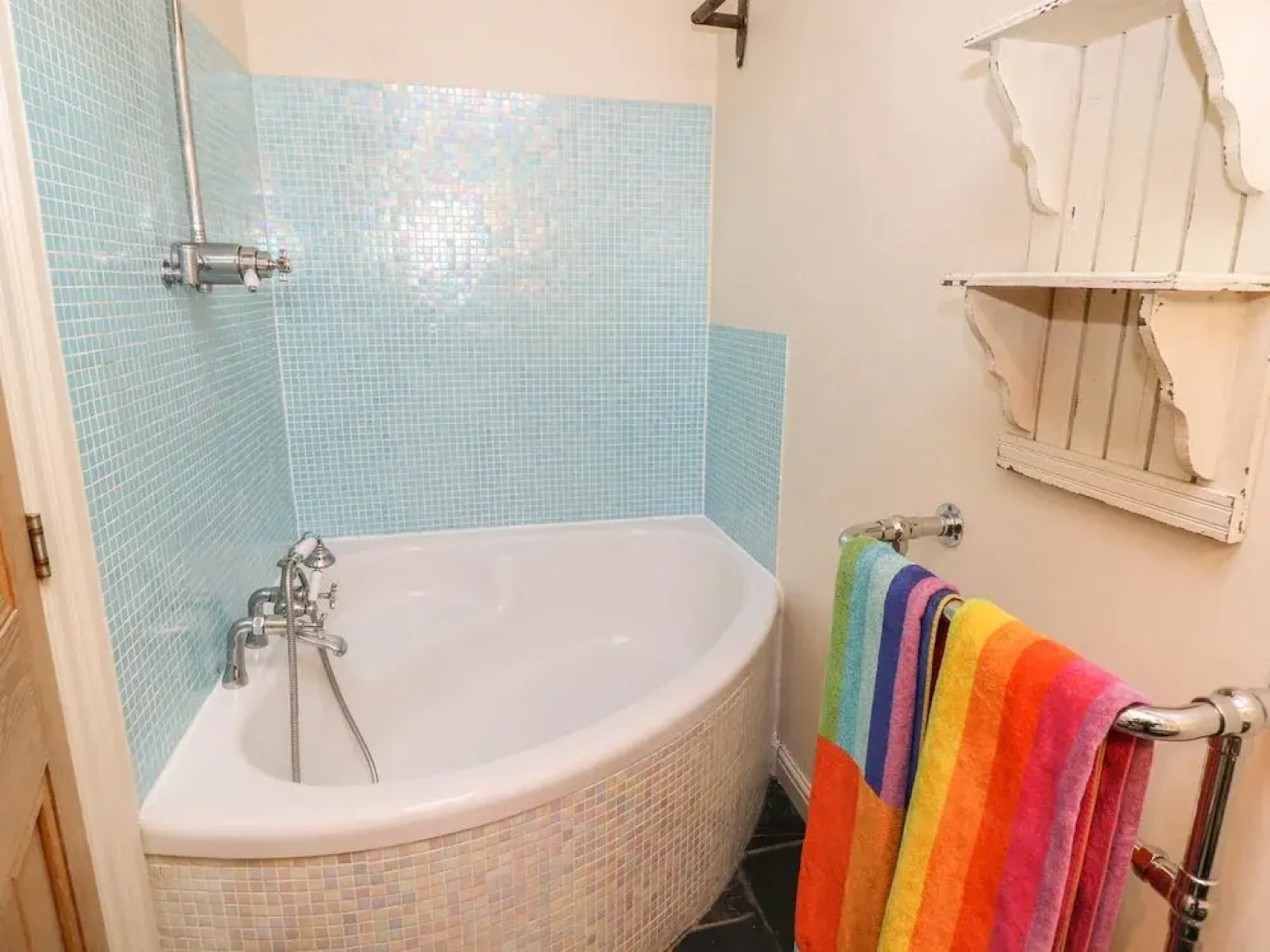 1 Bridge End & Garden