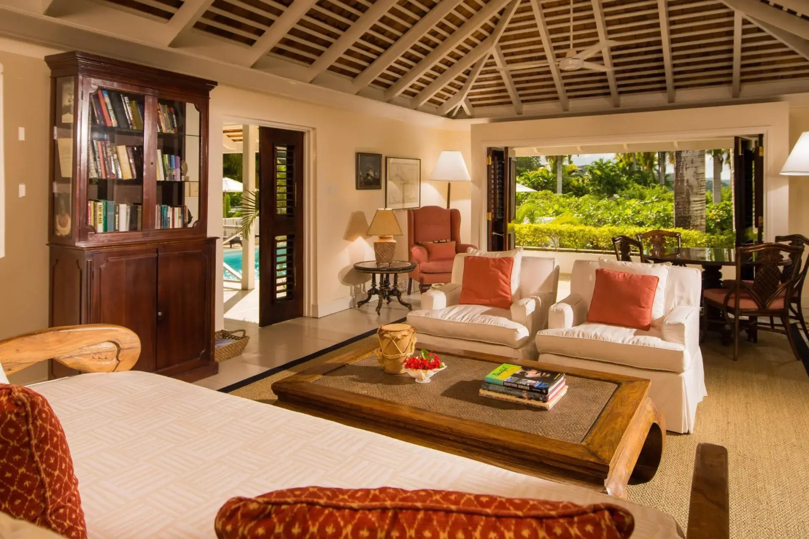 Round Hill Hotel And Villas