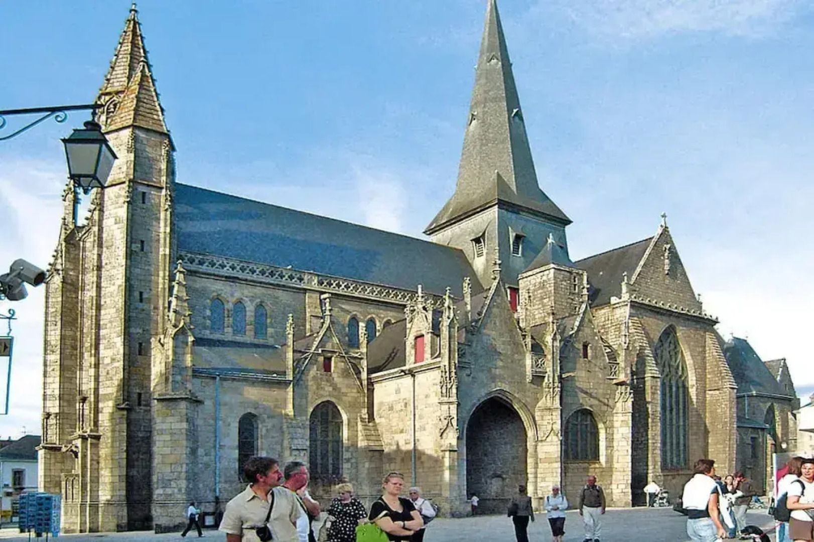 Apartment With Shared Pool Near sea