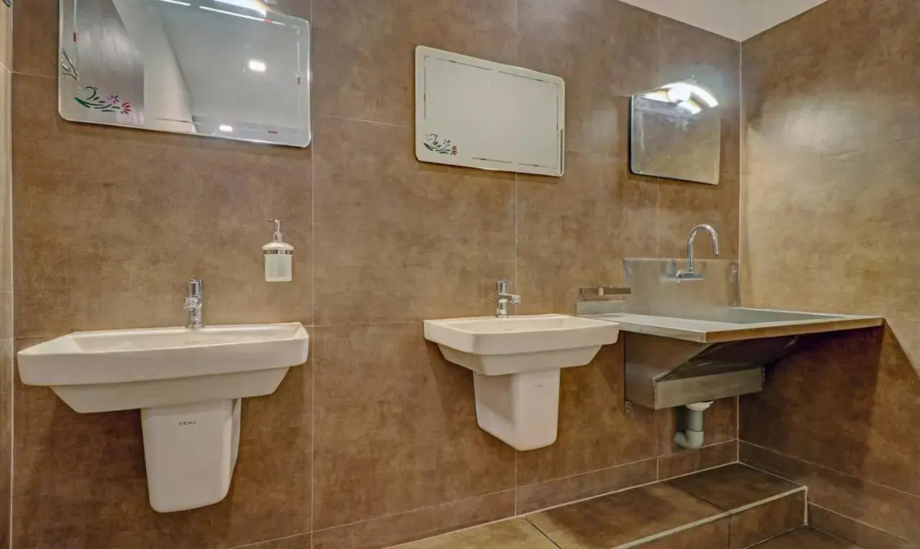 Treebo Golden Terminal, Kochi Airport