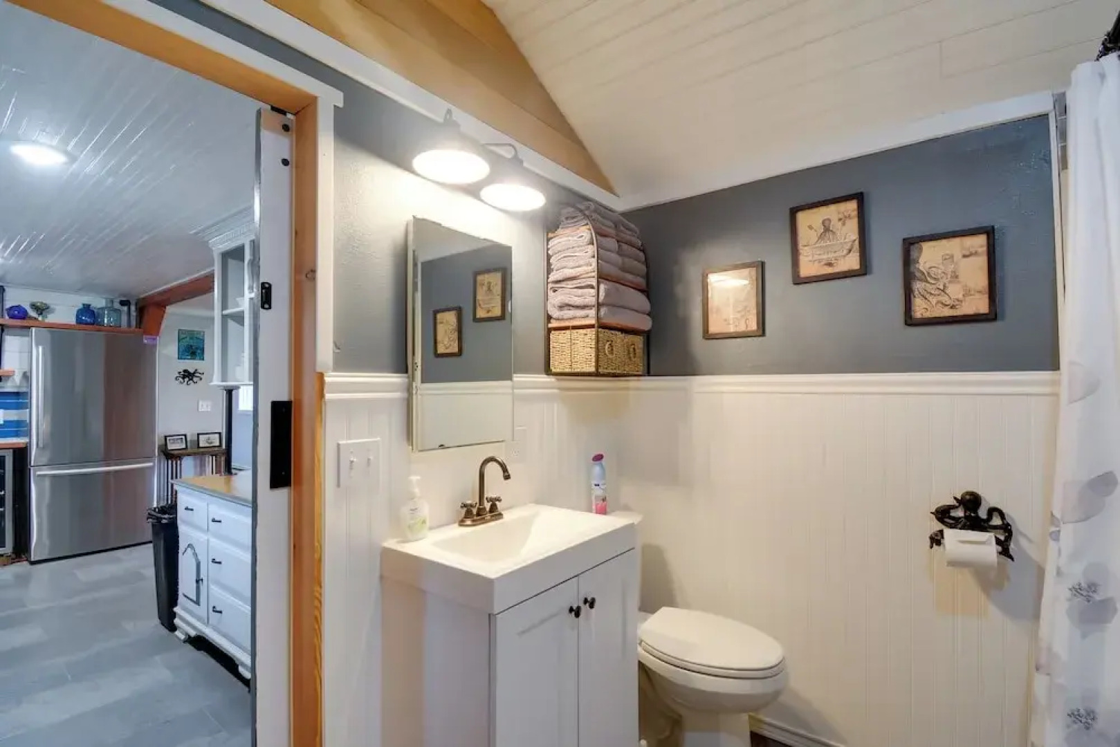 Ocean-themed Westport Home: Bike to Ocean!