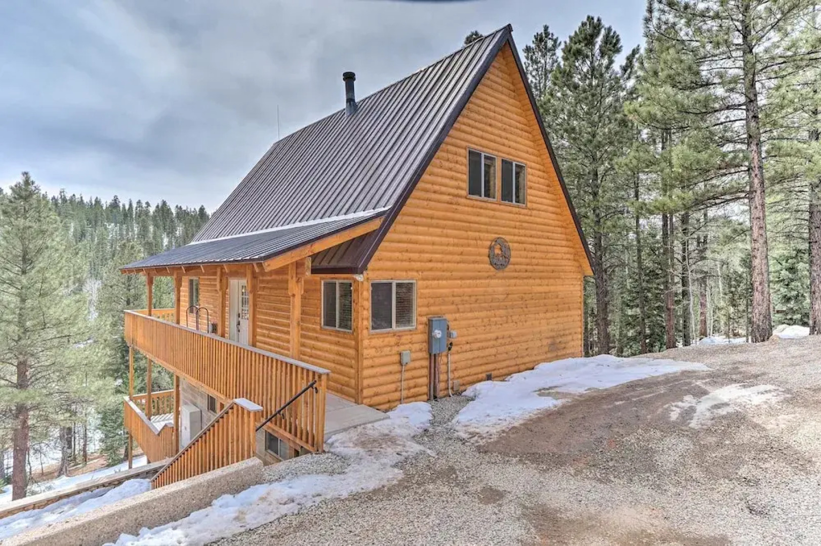 Pet-friendly Duck Creek Village Cabin w/ Fire Pit!