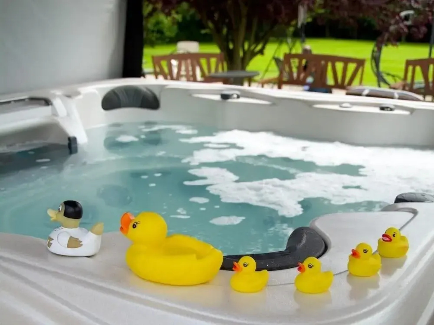 Treetops Cottages & Spa