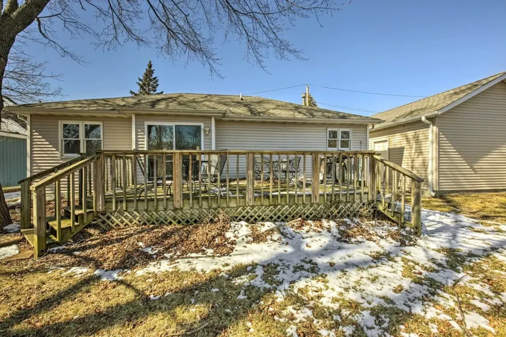 Twin Lakes Escape w/ Deck < 1 Mi to Beach!