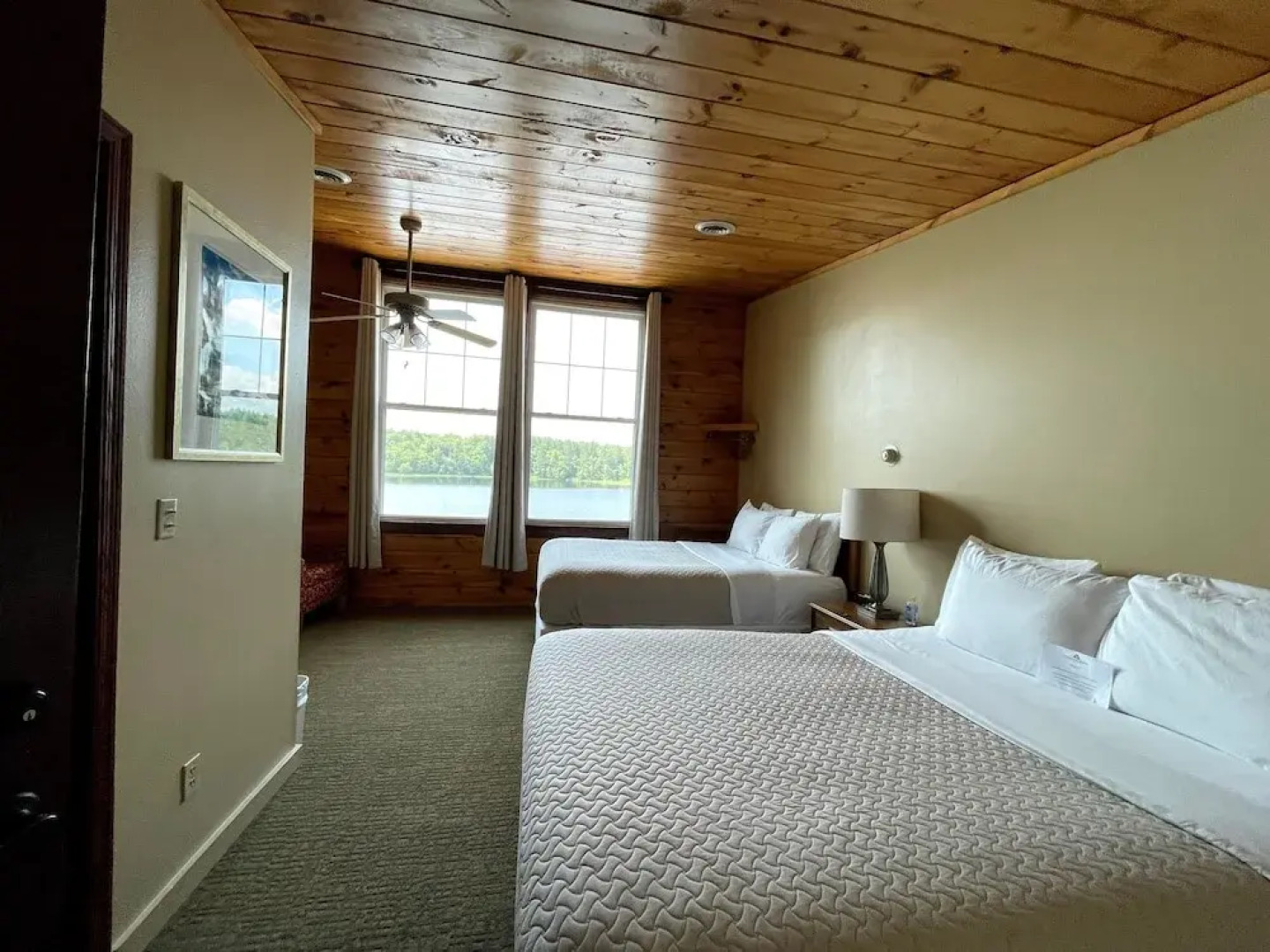 Hanging Horn Lakeside Resort