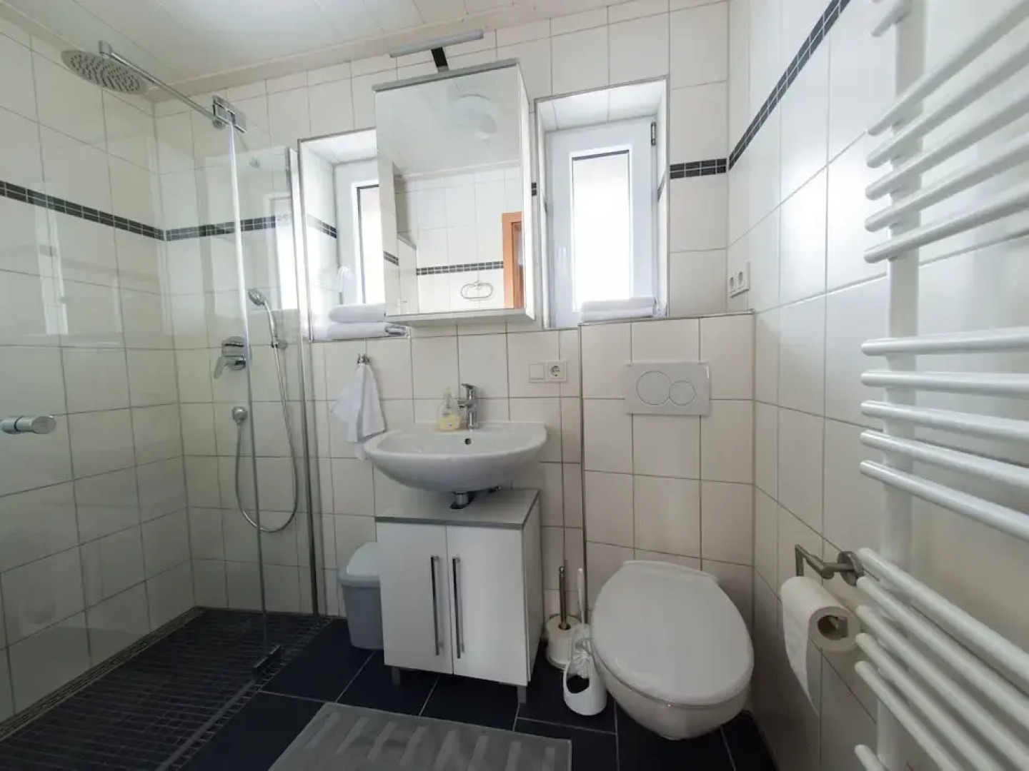 Ruhiges Apartment mit Sauna, Burggen