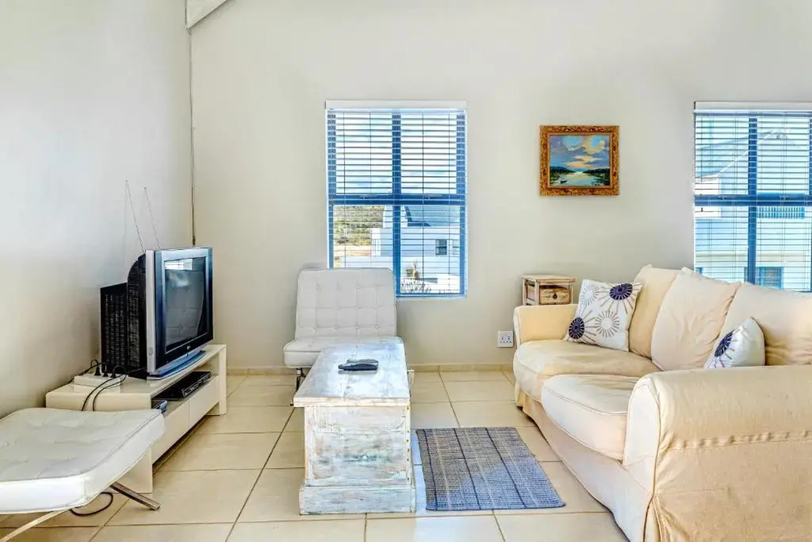 PERFECT 10 - 7 to 13 Sleeper Luxury Holiday Home Breakage Deposit of R2500 for 10 to 13 persons per weekend