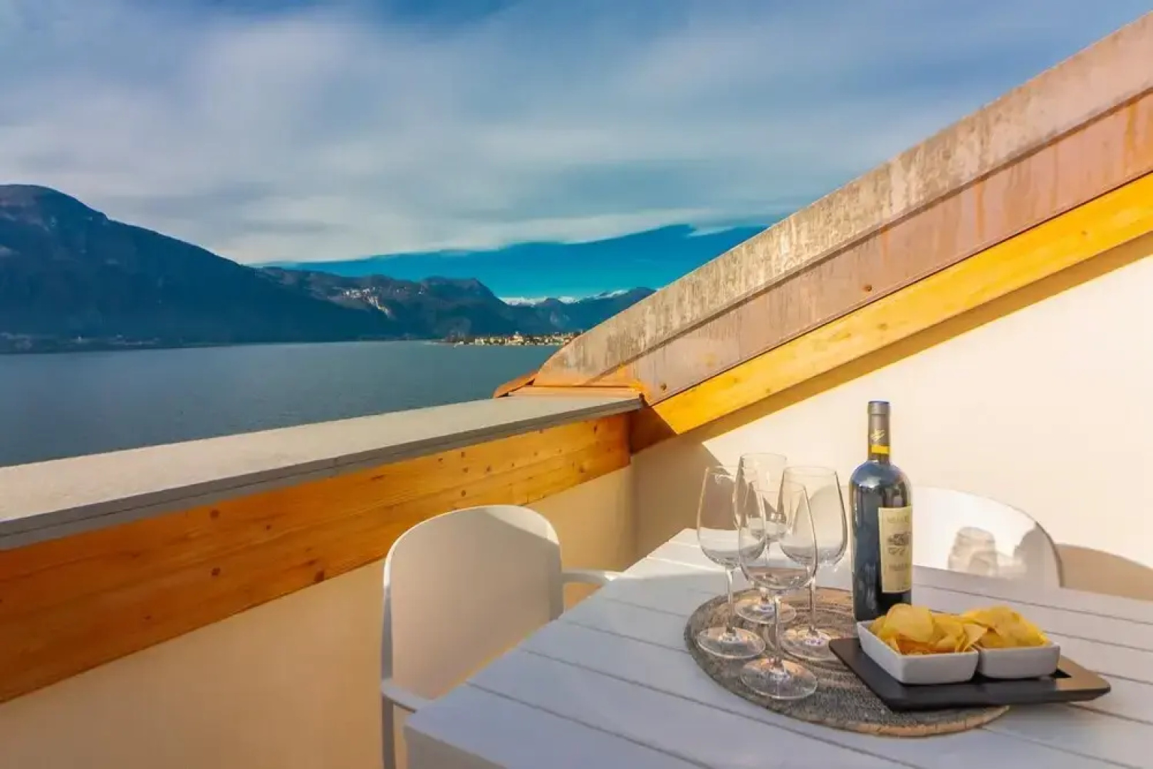 Easy Welcome Aglaia Luxury Lake View Apartment