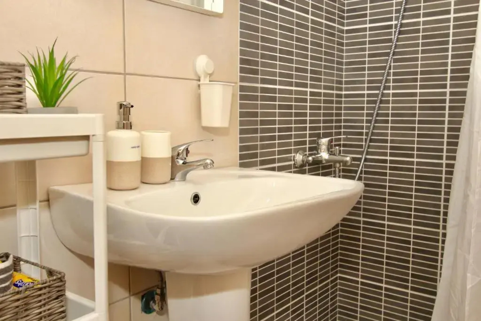 Lovely apartment by the sea.....