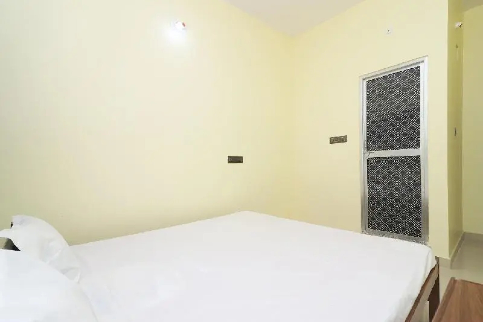 SPOT ON 41904 Hotel R.r Palace