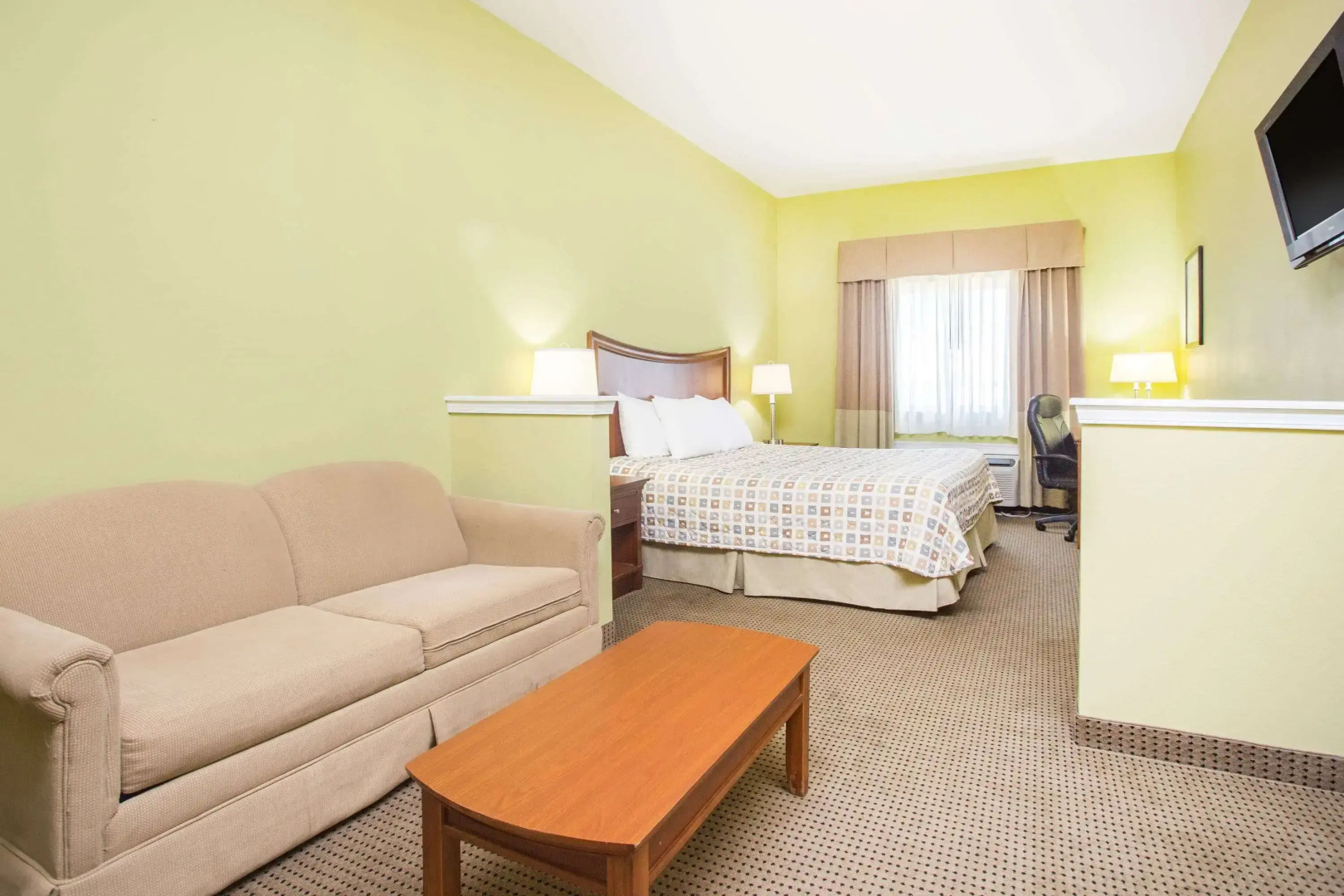 Days Inn & Suites by Wyndham Swainsboro