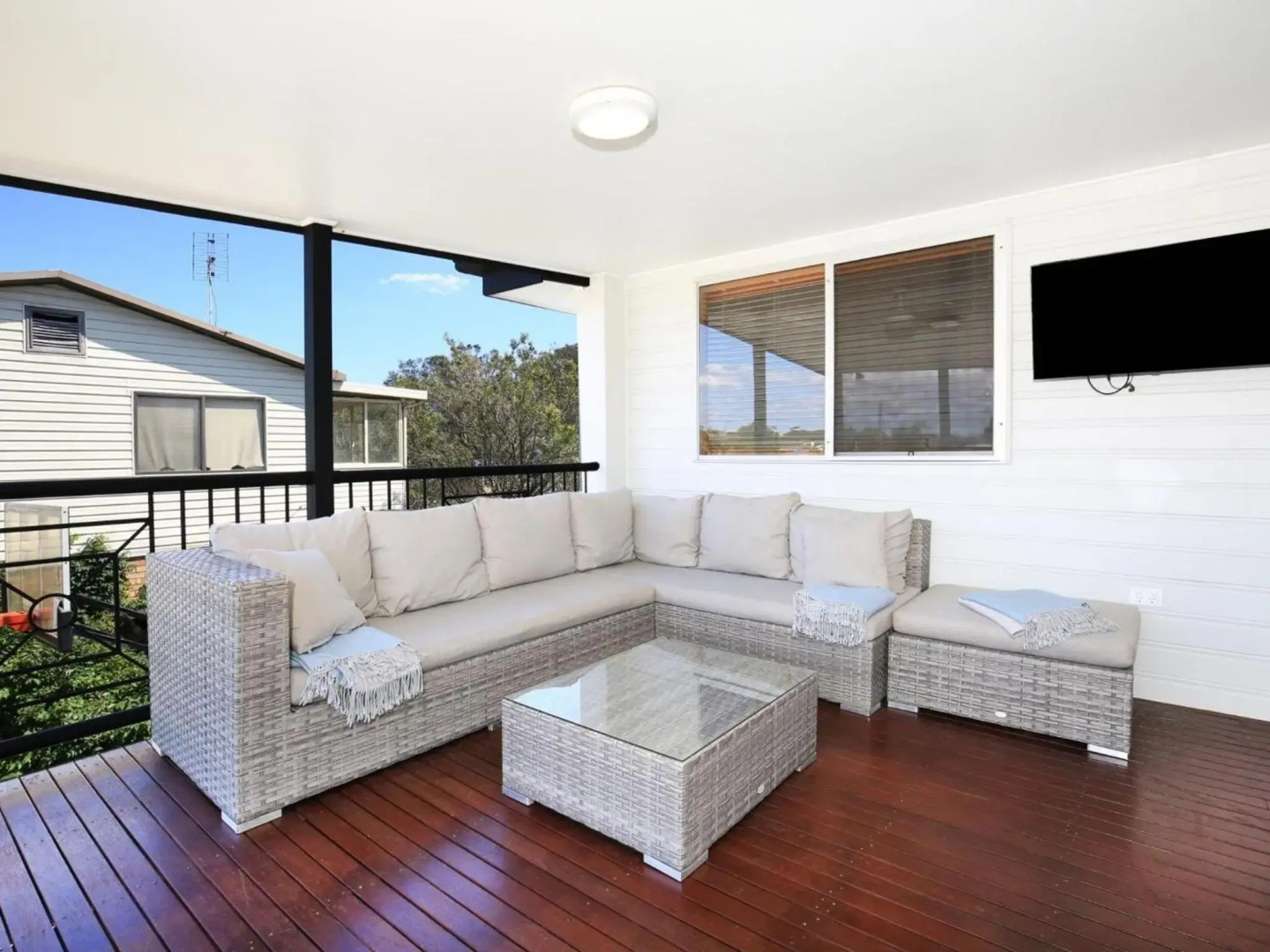 Shores - Pet-Friendly - 1 Min Walk to Beach