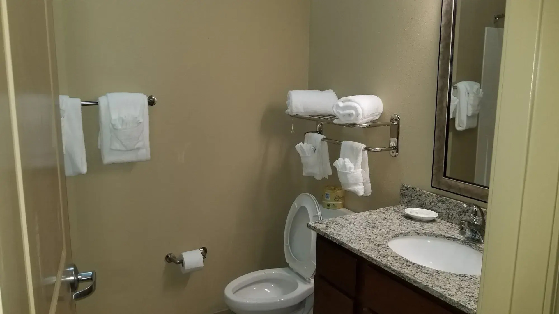 MainStay Suites Hackberry Sportsman's Lodge