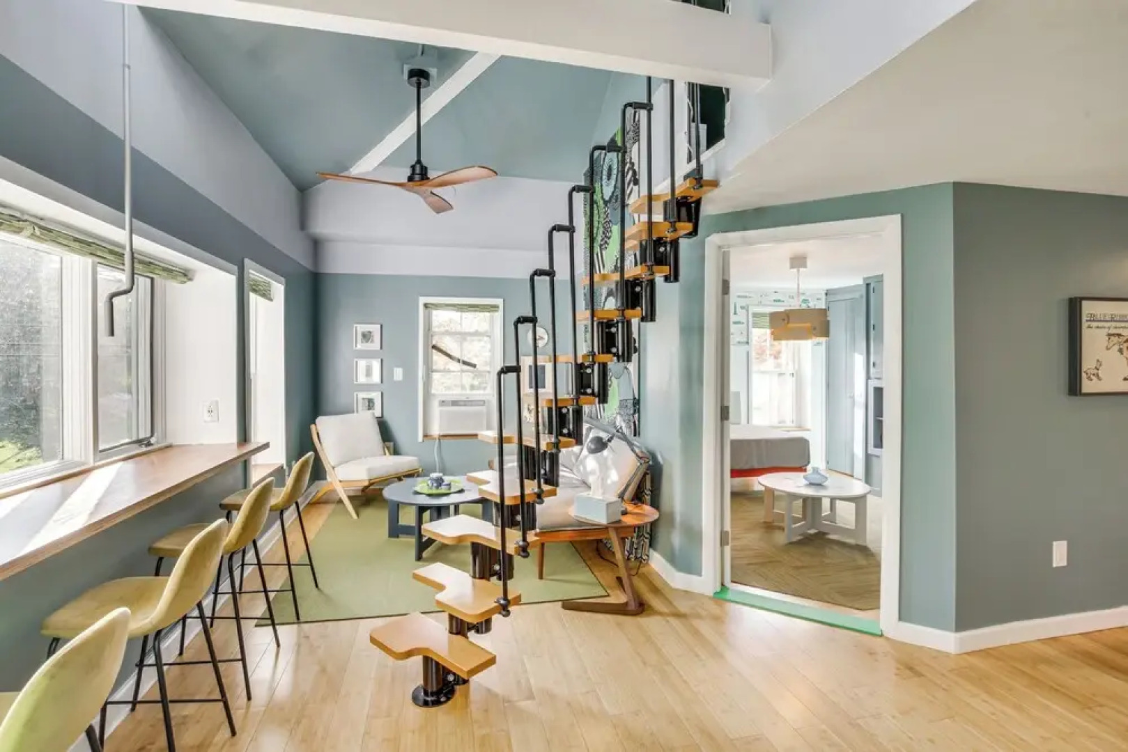 3 Mi to Boothbay Harbor: Coastal Colorful Home!