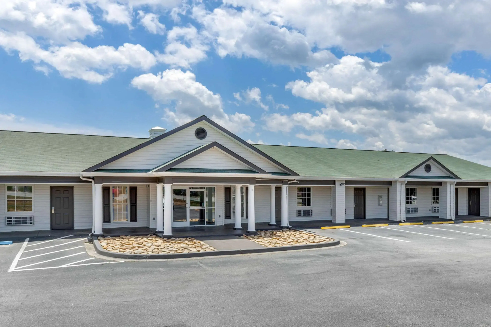 Suburban Studios Spartanburg - I-26