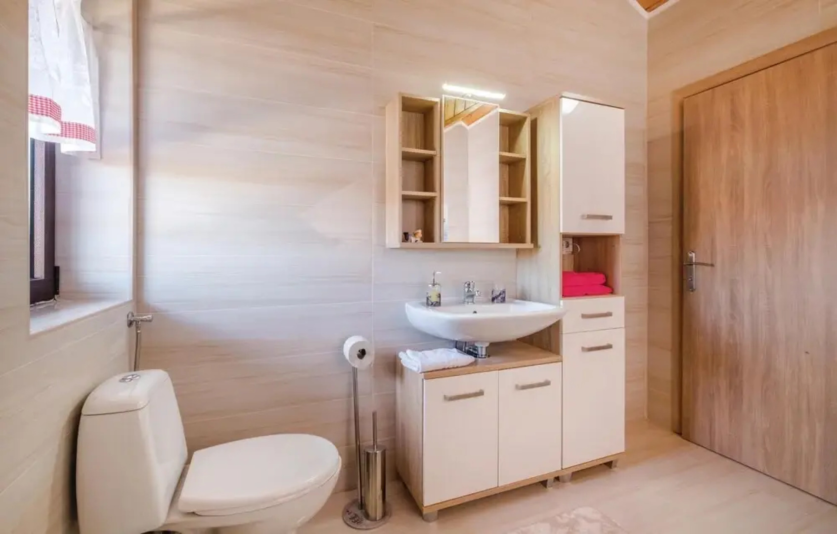 Awesome Apartment in Velika Gorica With 2 Bedrooms and Wifi