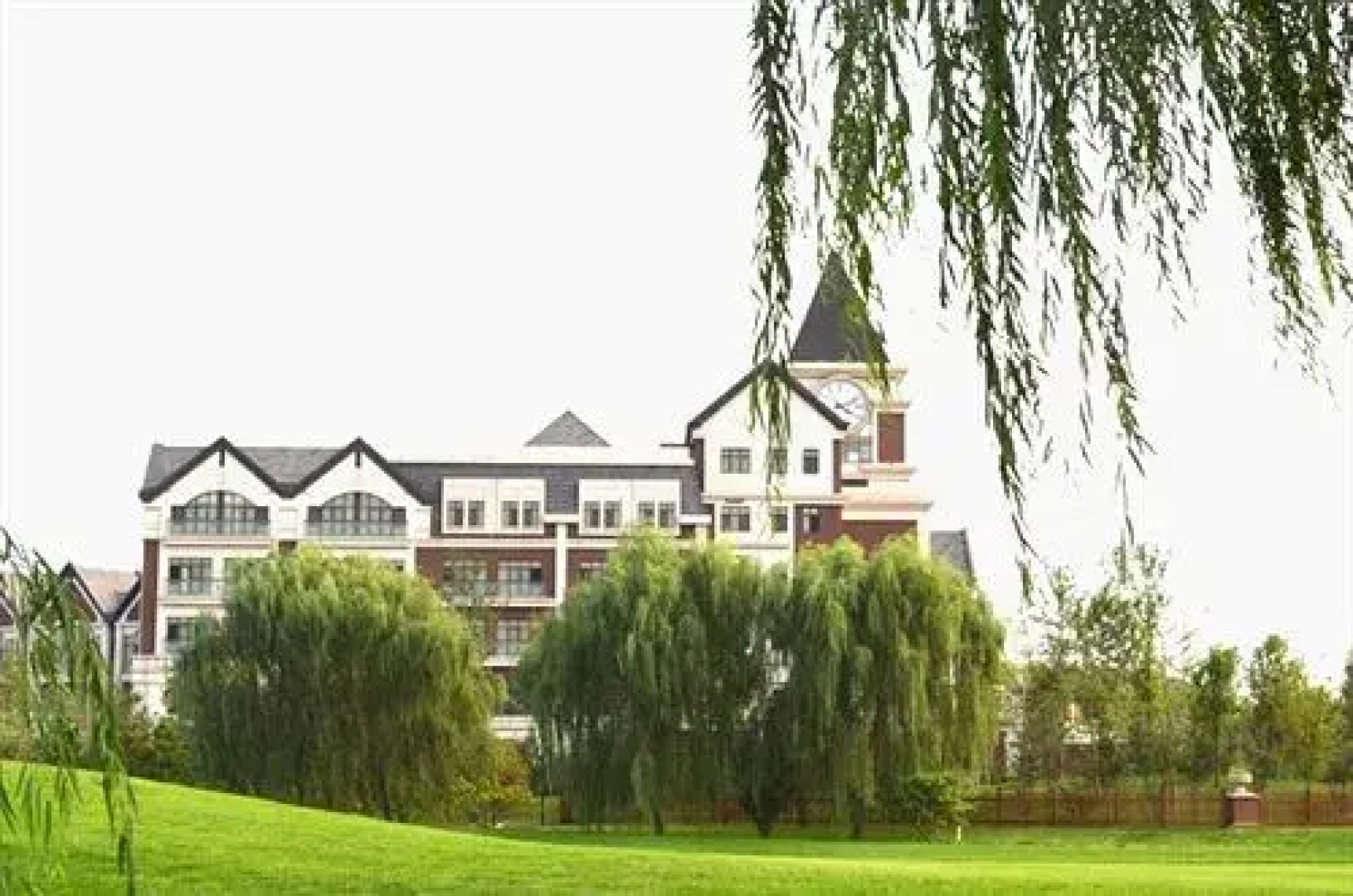 Golden Elephant Golf Hotel