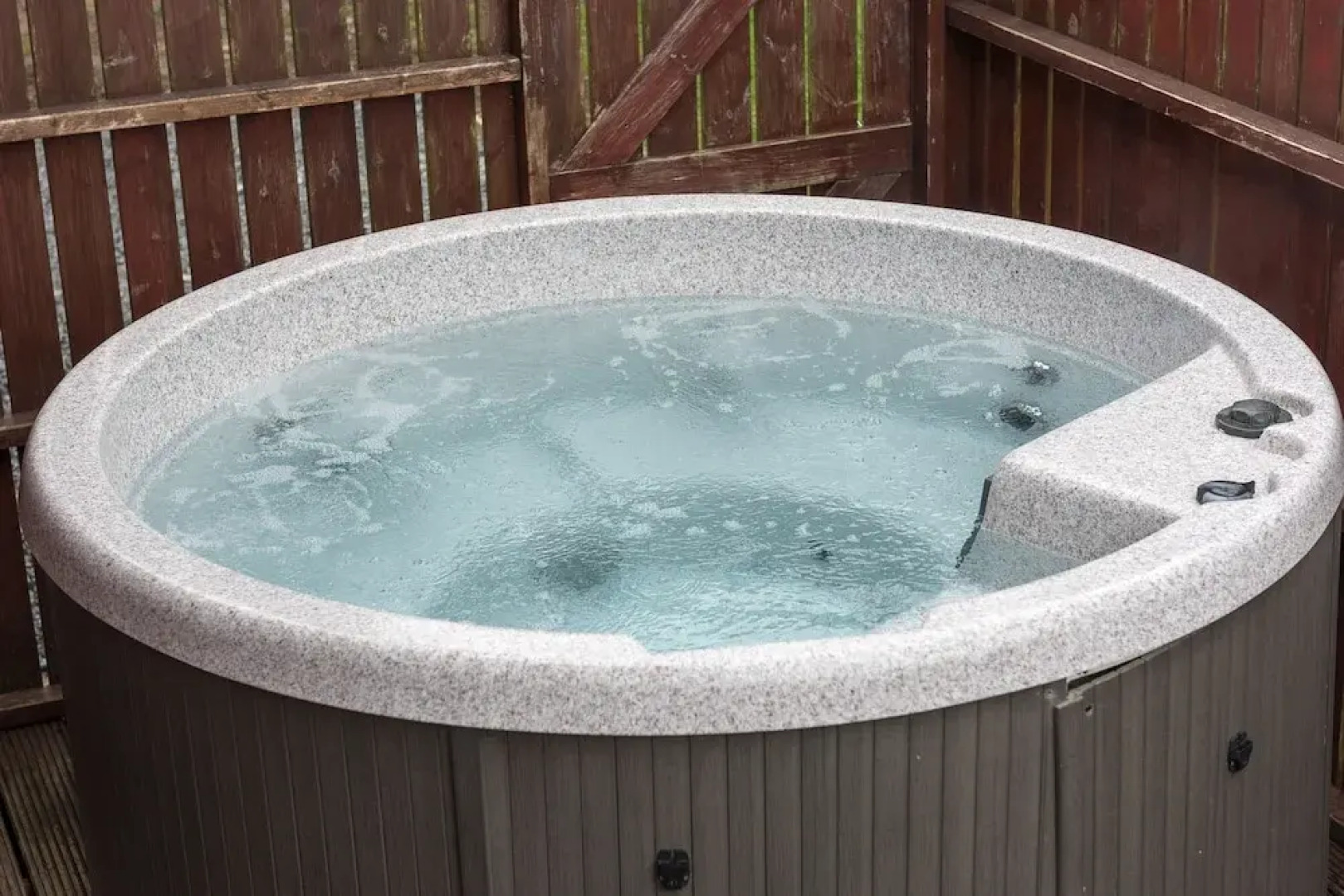 Conifer Lodge 25 With Hot Tub, Newton Stewart