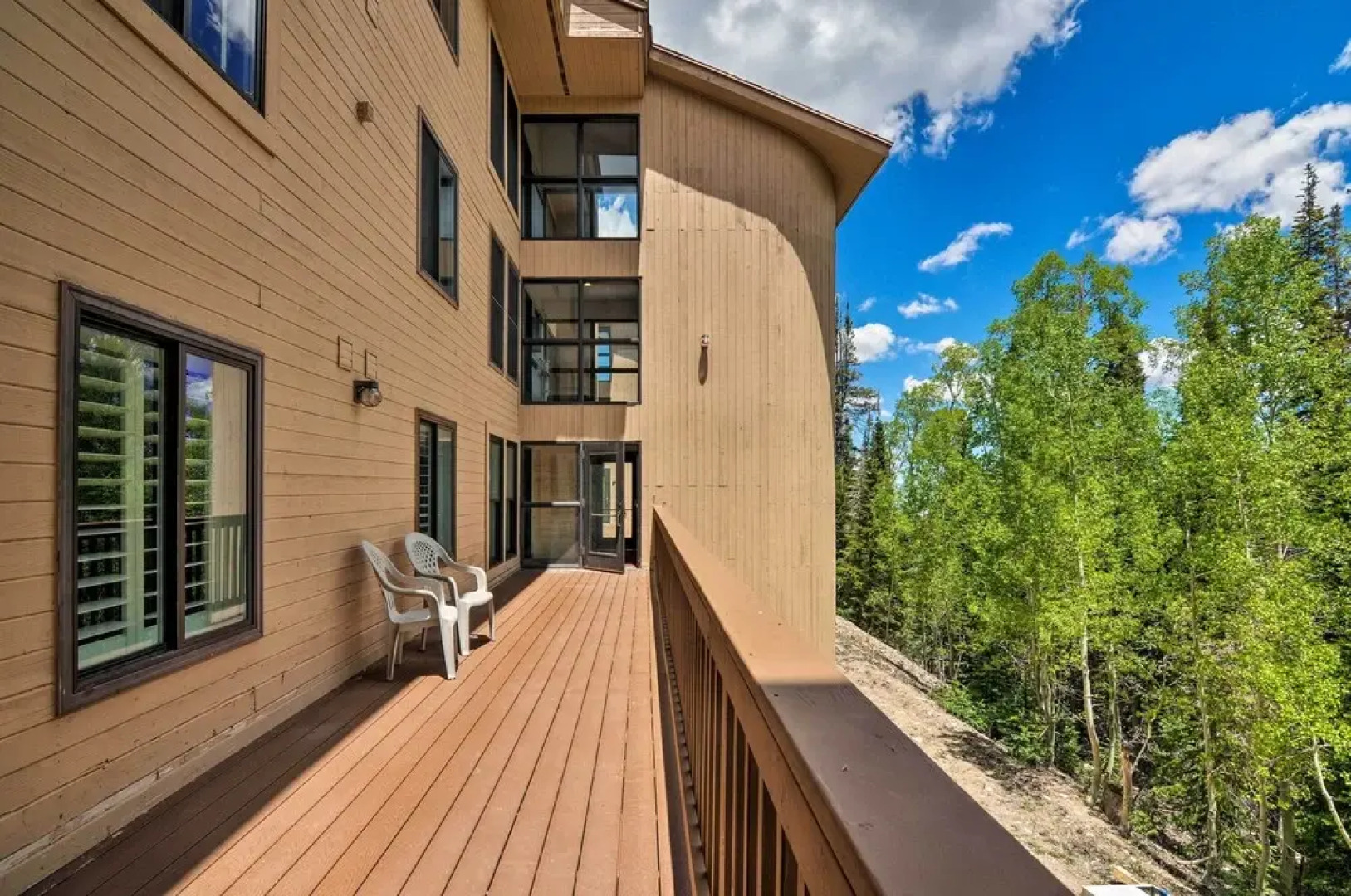 Rustic Ski-out Brian Head Condo w/ Comm. Pool