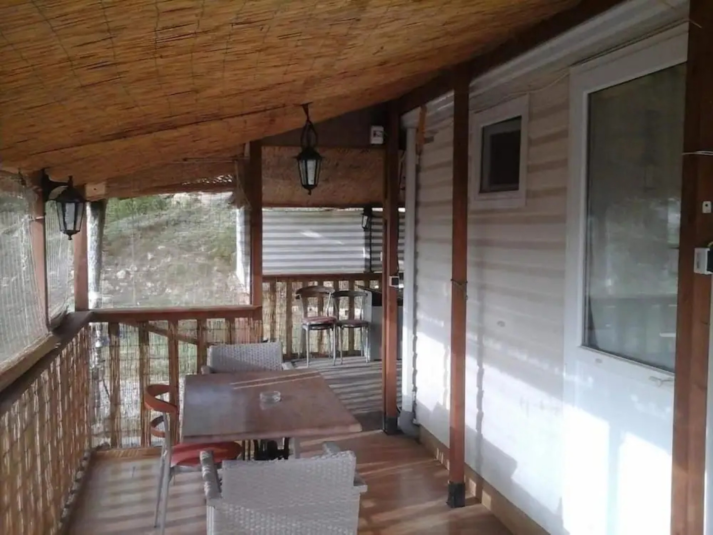 Mobile Home A Saliva