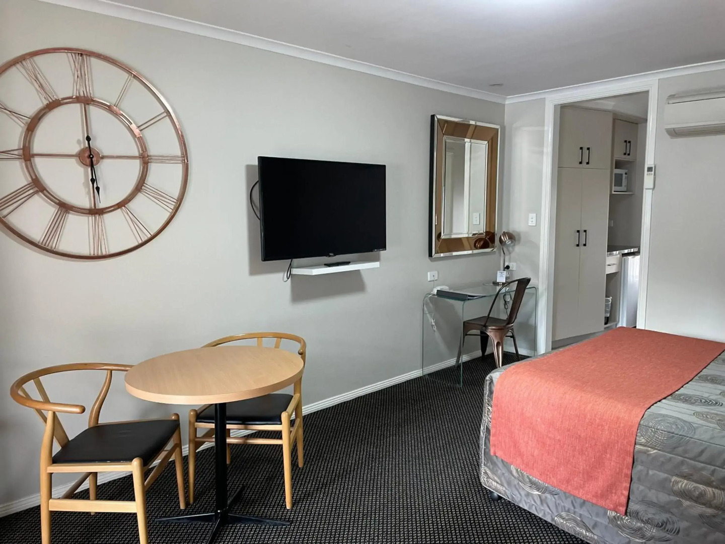 Cattleman's Country Motor Inn & Serviced Apartments
