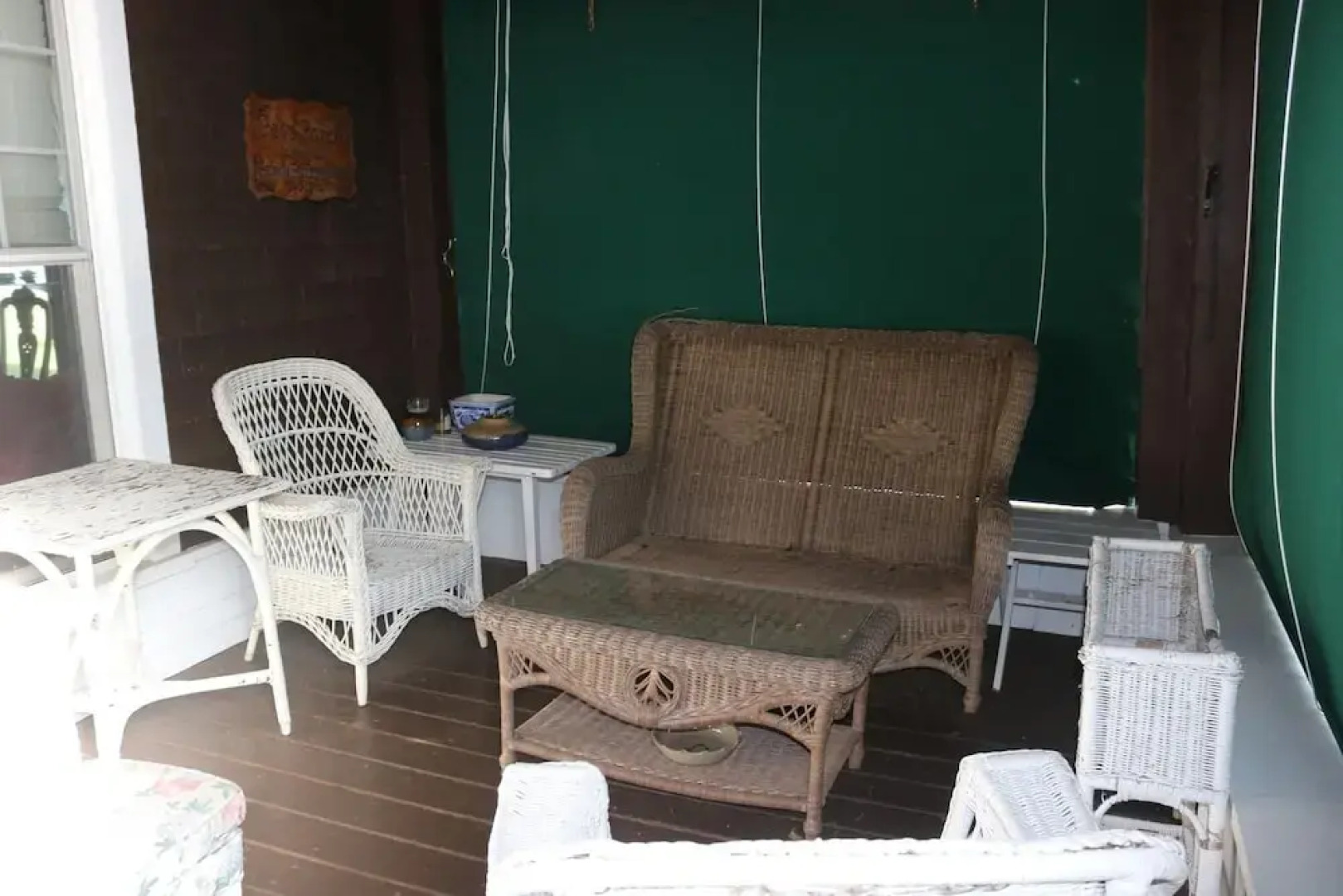 4757 Whiteside 6 Bedroom Home