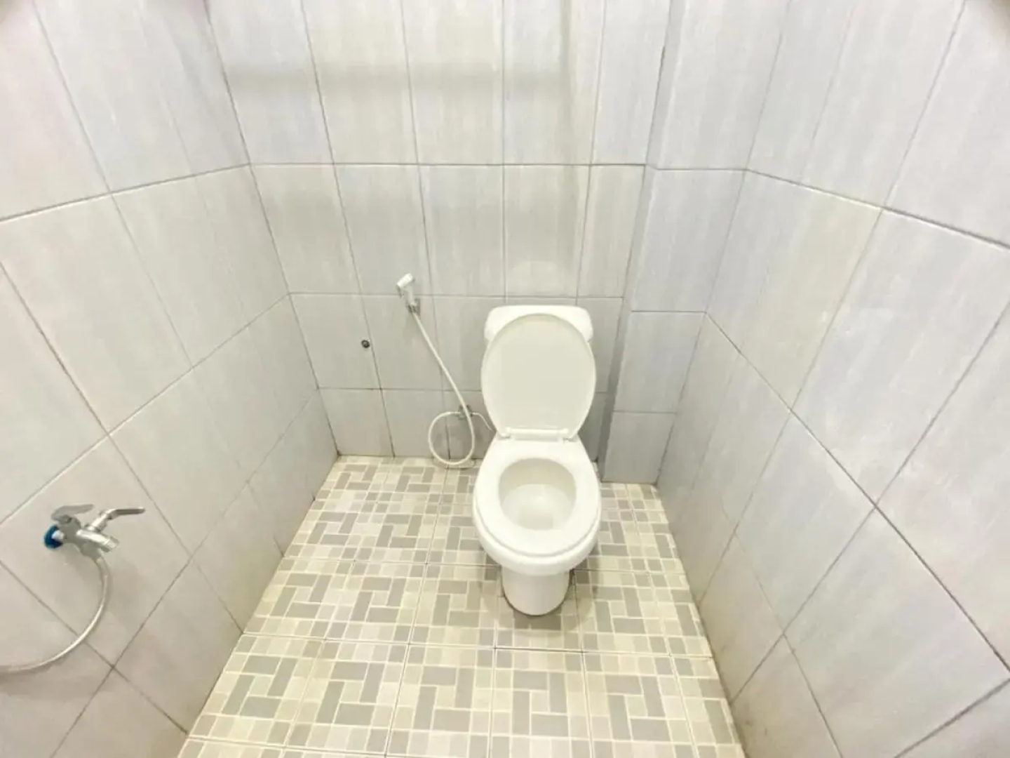 MJ Guest House Pusat Kota Malili Mitra RedDoorz
