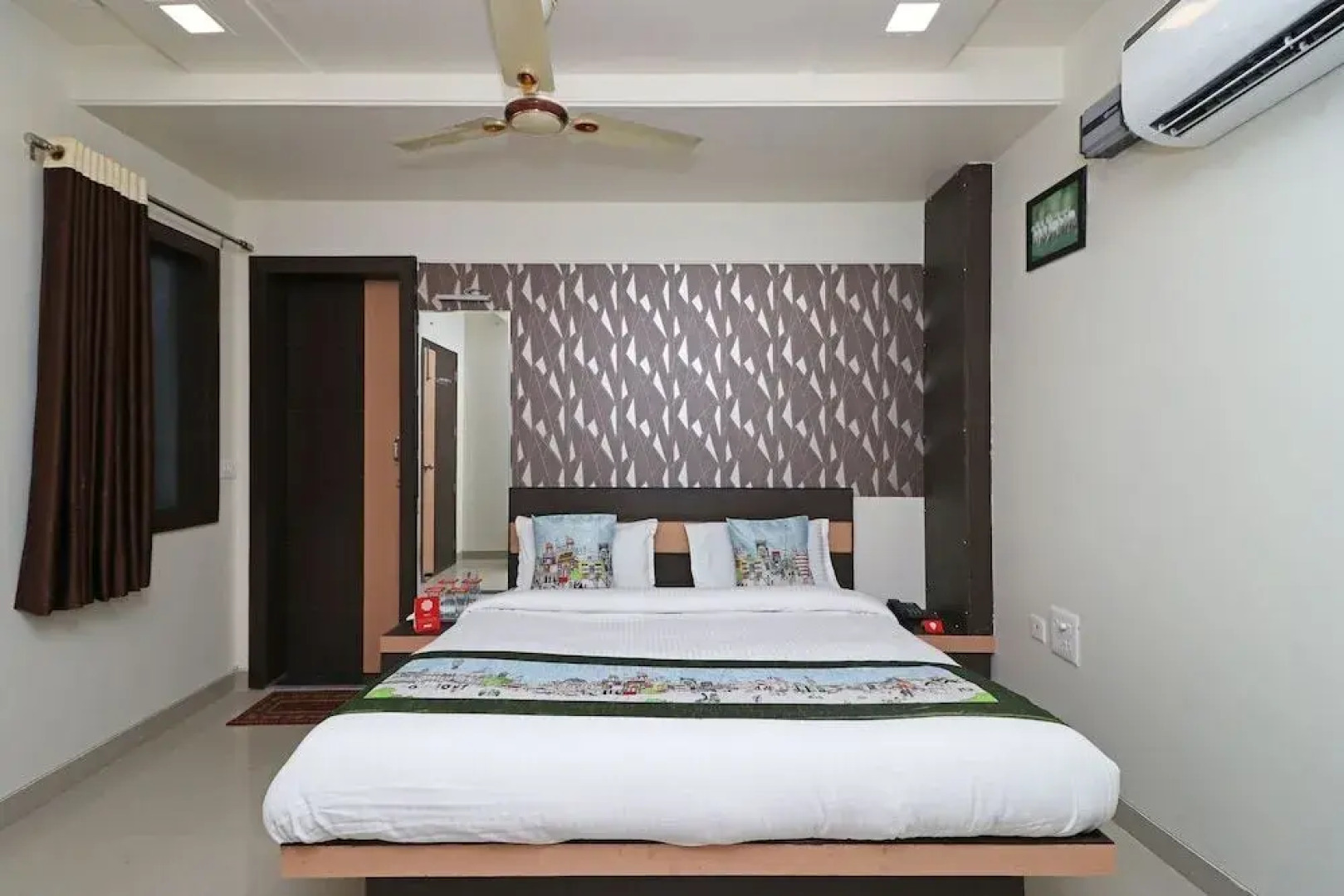 OYO 10414 Hotel Tushar Residency