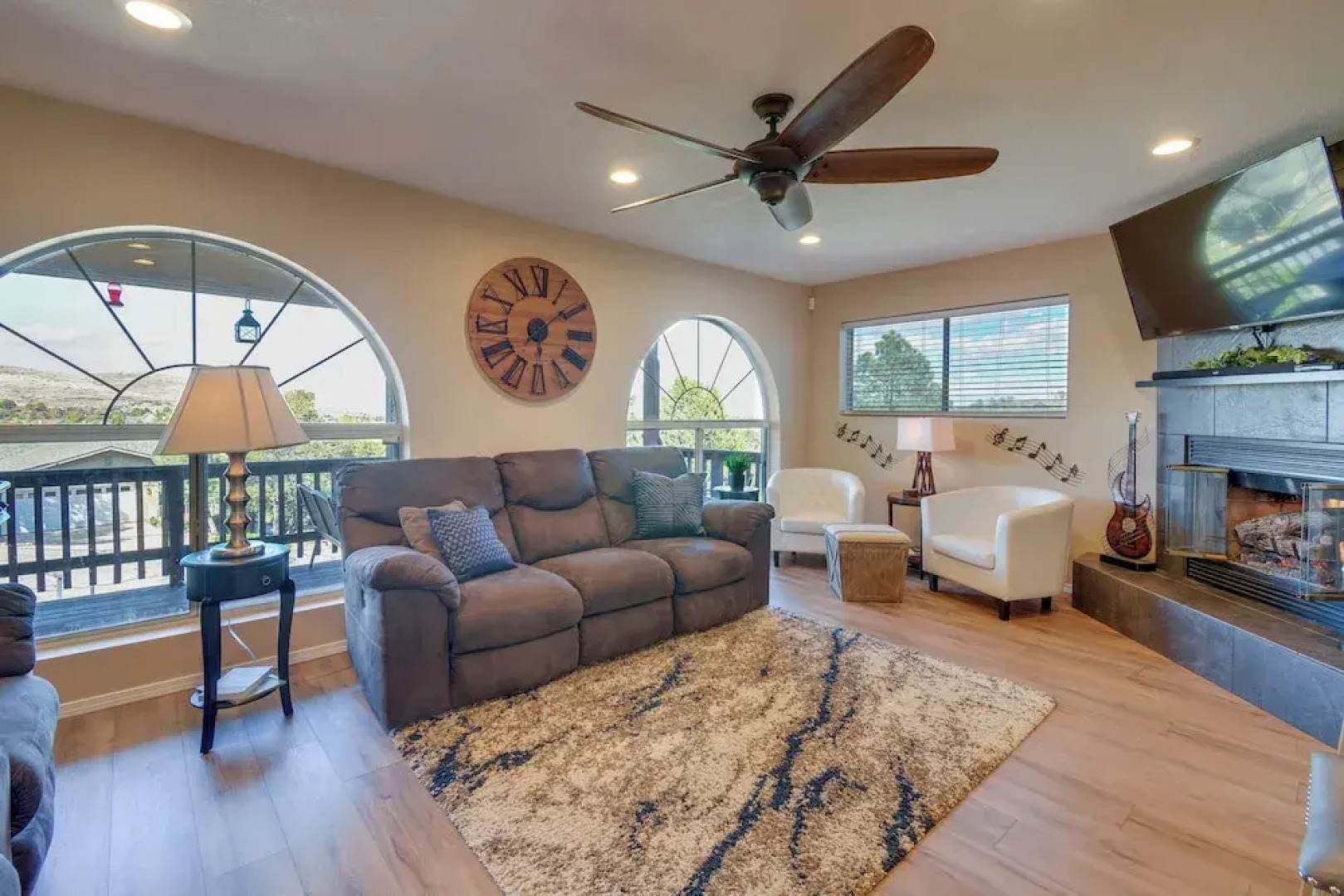 5 Mi to Dtwn Prescott: Home w/ Deck & Mtn Views