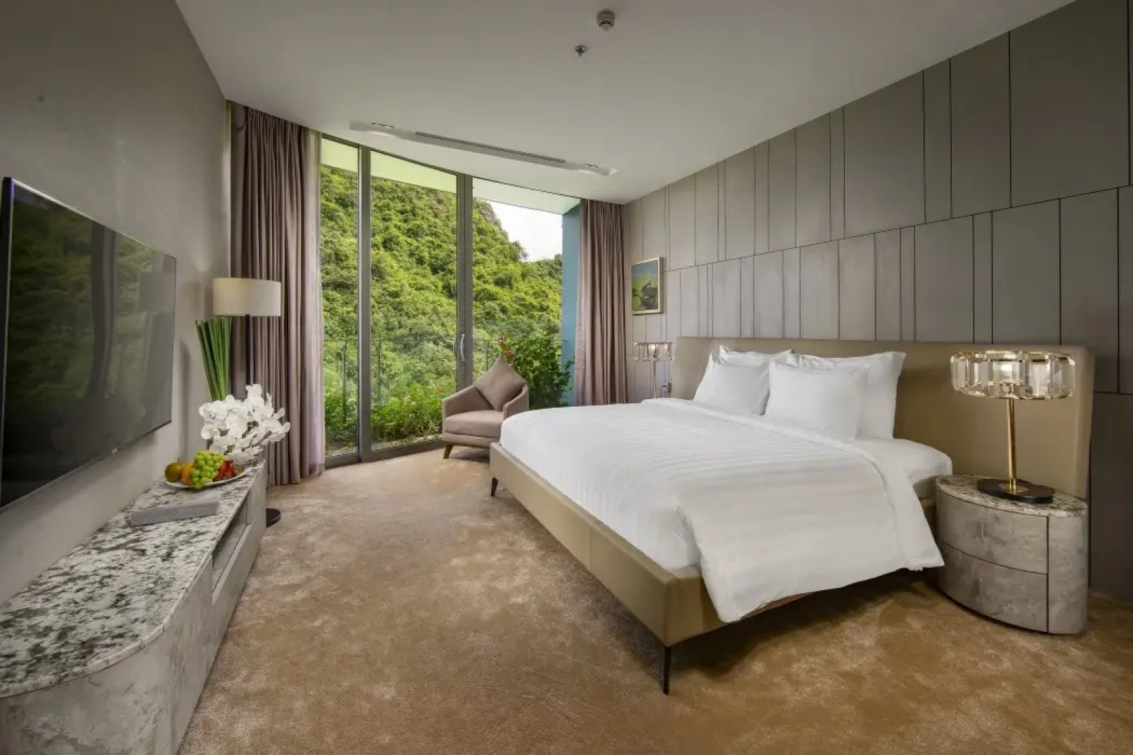 Курортный отель Flamingo Premium Cat Ba Beach Resort