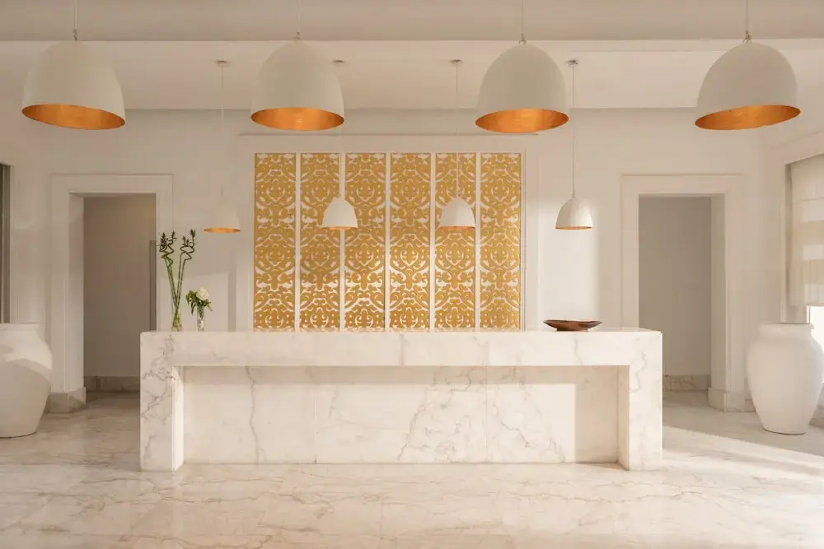 Almazino, Almaza Bay