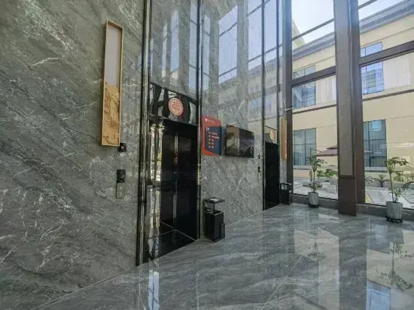 Orange Xiangxie Pool Hot Spring Complex