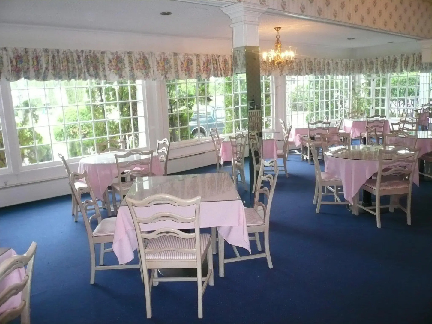 Colonial Inn in Harbor Springs