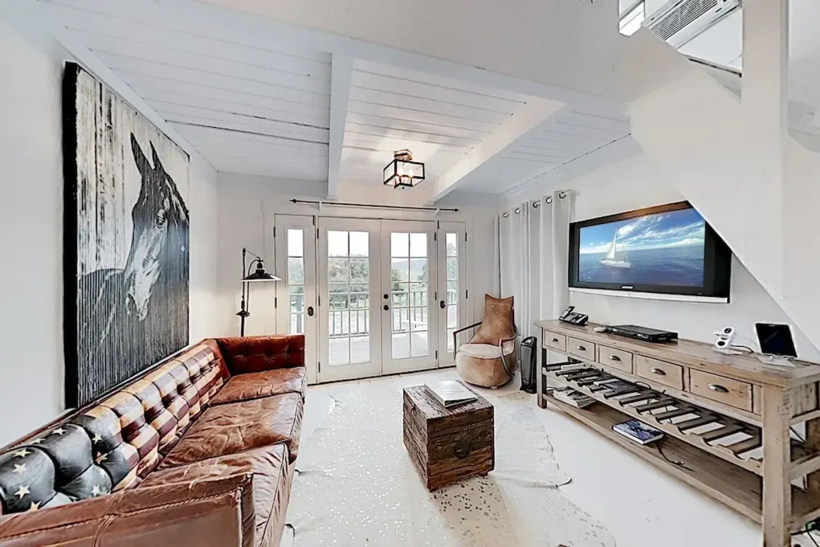 Private Cottage on Vineyard W/ Loft & Hill Views Cottage