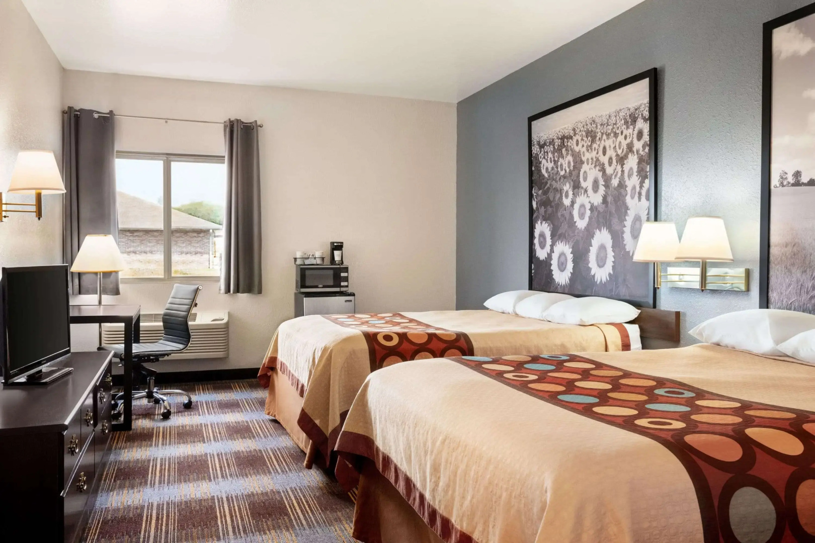 Super 8 by Wyndham Holton