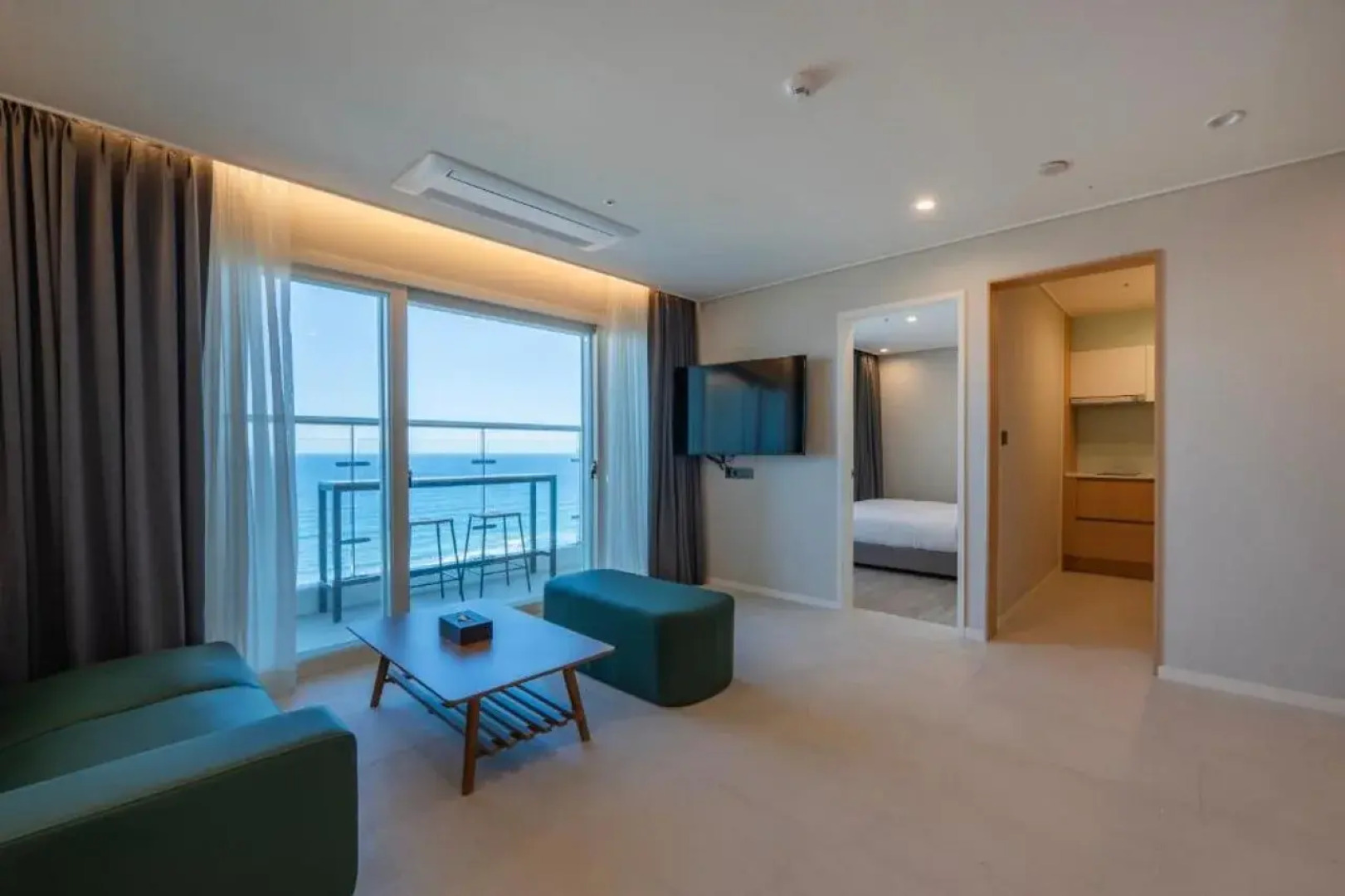 Yangyang White House Pension