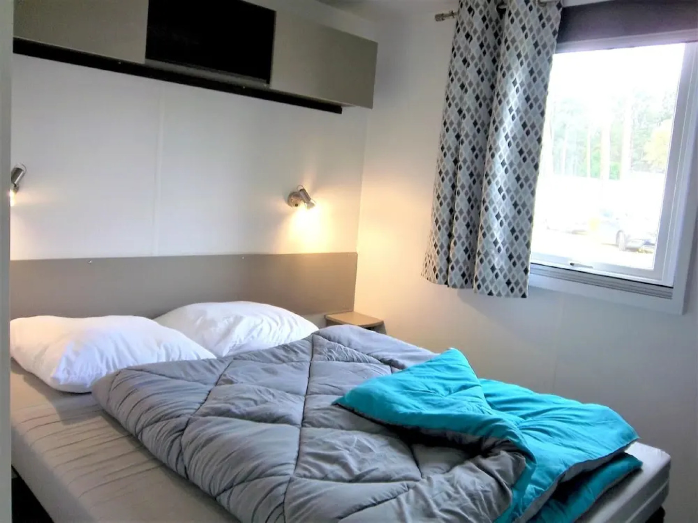 Bungalow With 2 Bedrooms in Saint-julien-en-born, With Pool Access and