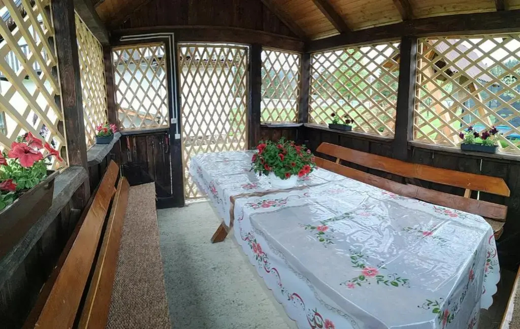 U Anastasii i Sofii bilya richki