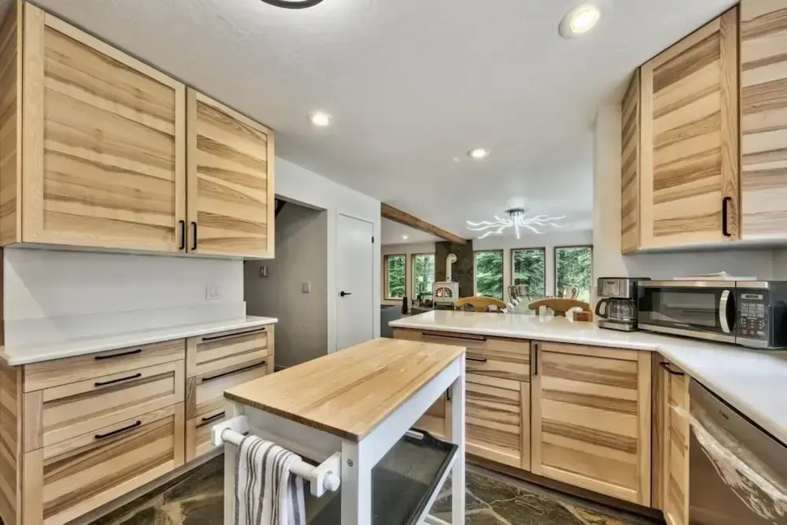 3685s River View Retreat 4 Bedroom Home by RedAwning