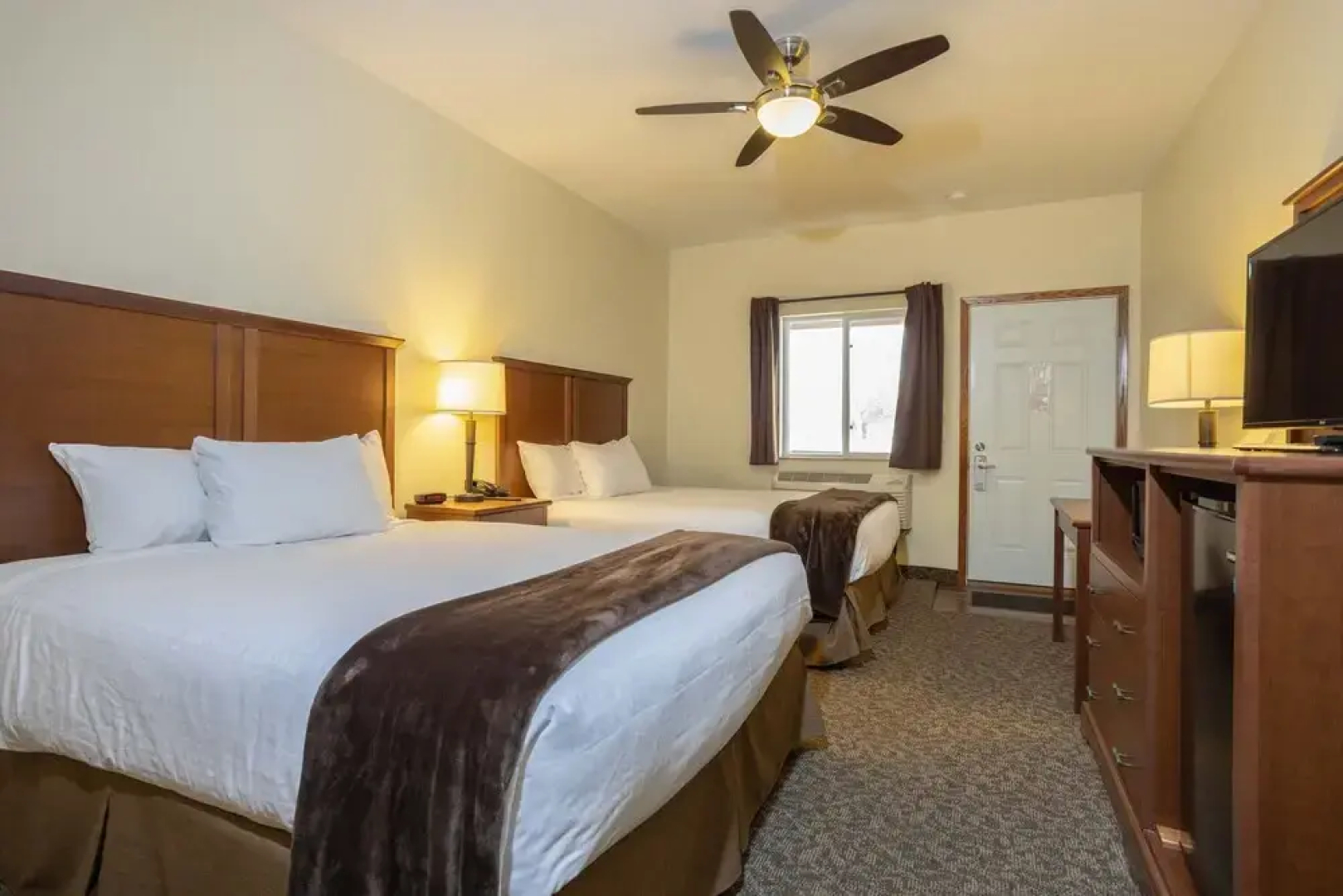 Battle Lake Inn and Suites