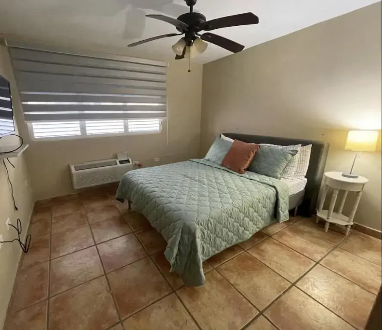 Spacious Full Apt w/Beach, Pools, Entertainment 3BR/2BT