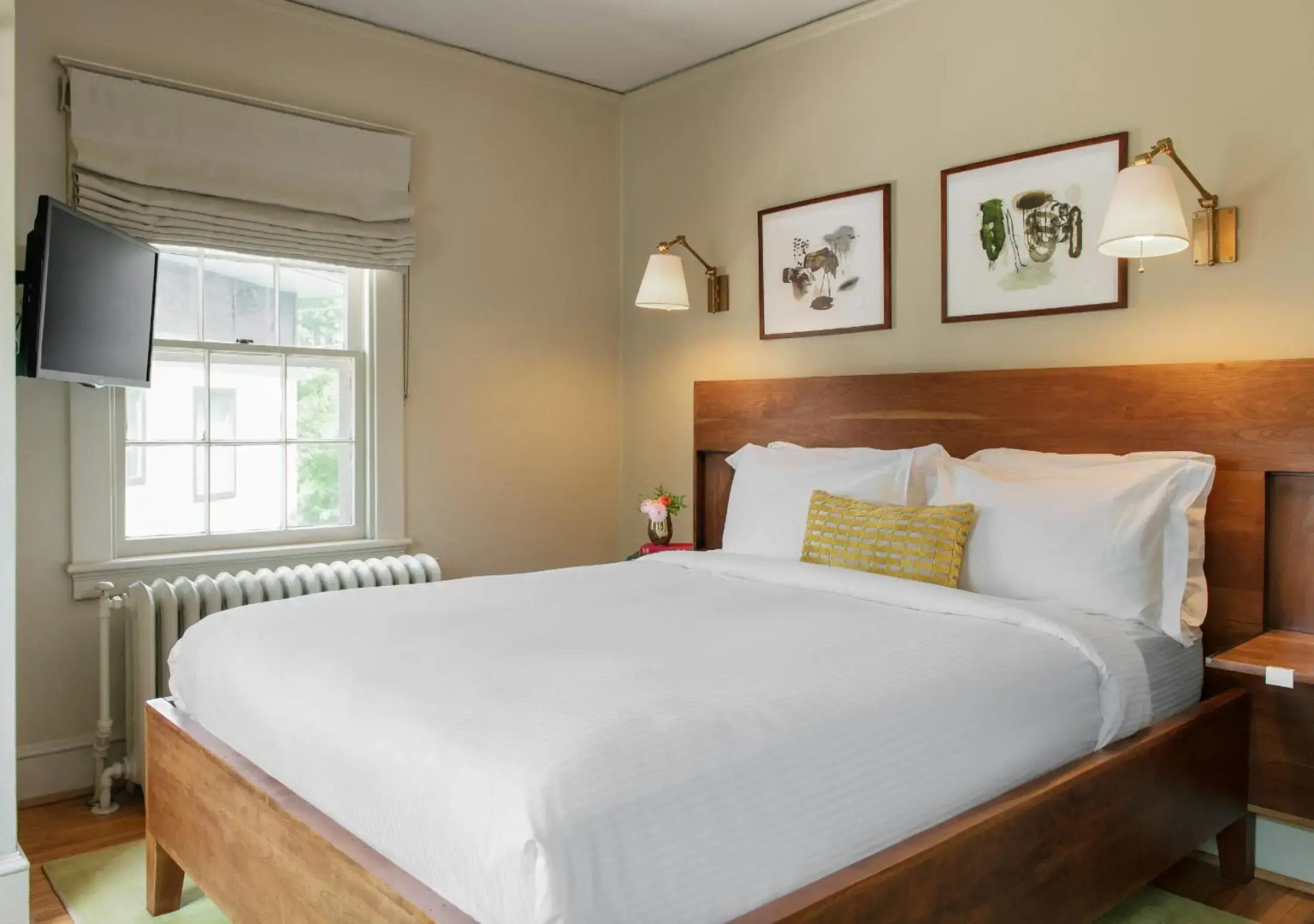 Oakhurst Inn at the University