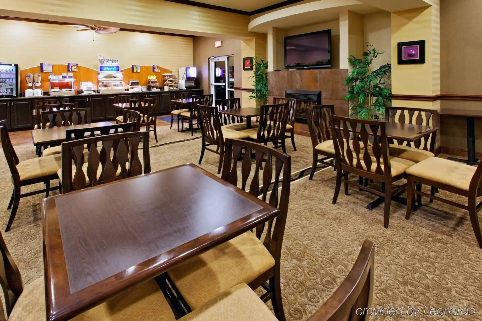 Holiday Inn Express Hotel & Suites Cleburne by IHG