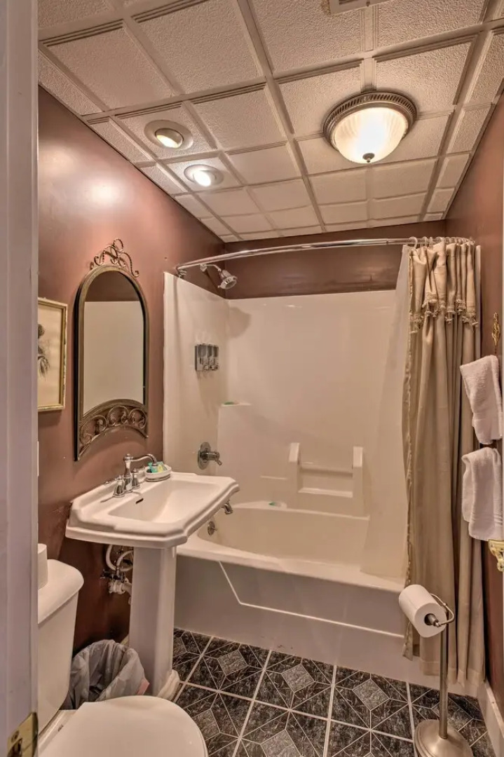 Pet-friendly Apt: 2 Blocks to Riverside Park!