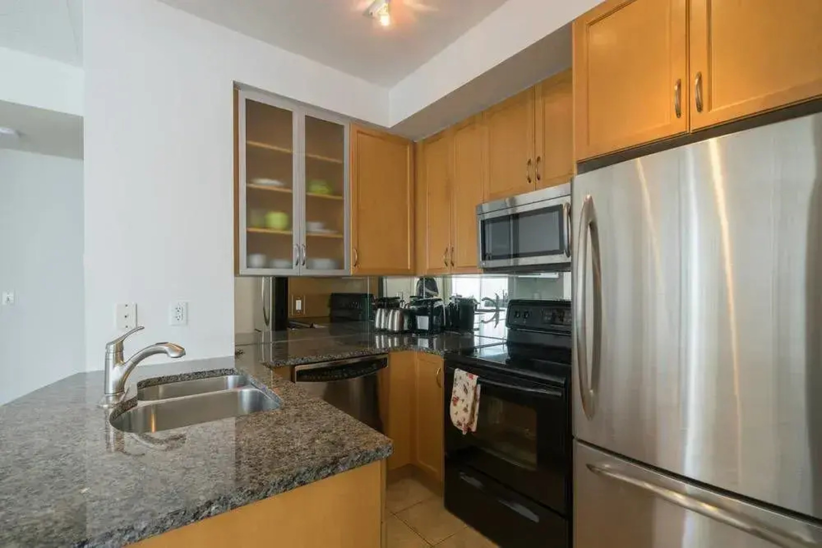 Mary-am Suites - Yorkville Suites