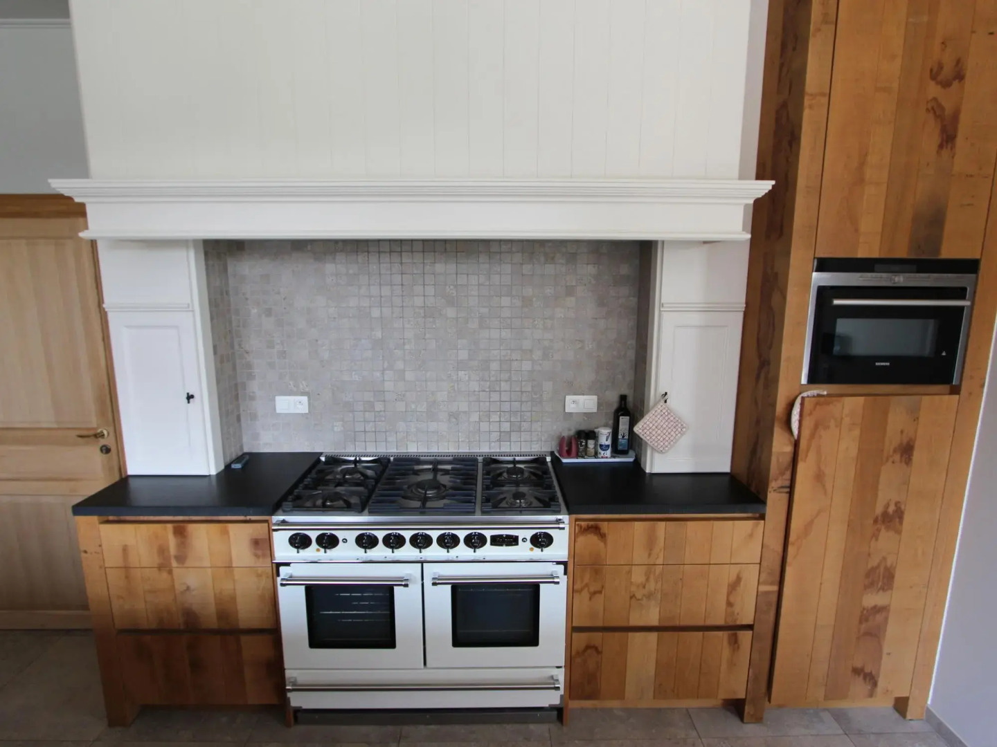 Heritage Castle in Bar-sur-Seine near River