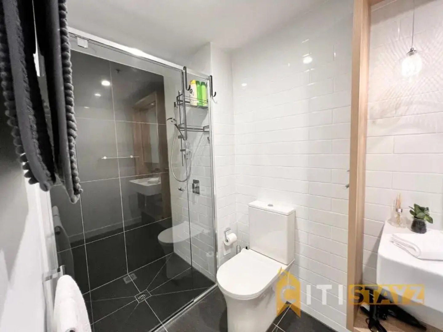 Light & Lovely in Canberra's CBD - 1BR Apt w/Carsp